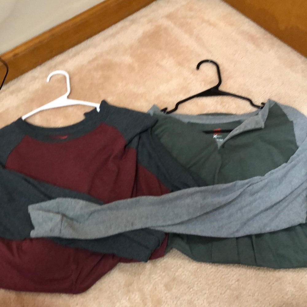 2 Hanes long sleeve tee shirt with sleeves